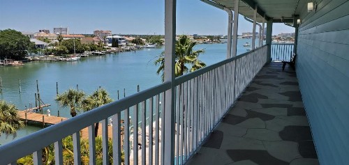 Clearwater Beach Hotel - image 6