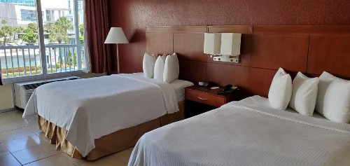 Clearwater Beach Hotel - image 12