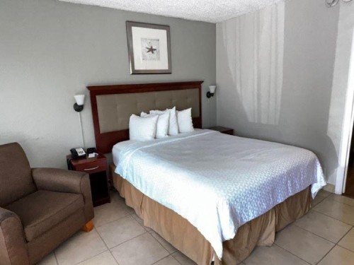 Clearwater Beach Hotel - image 15