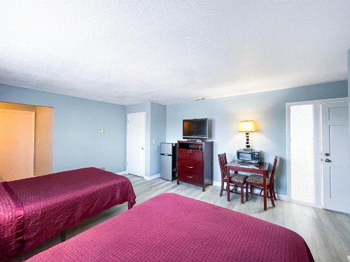 Sunrise Resort Motel South - image 16