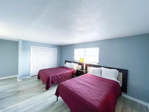 Sunrise Resort Motel South - image 18