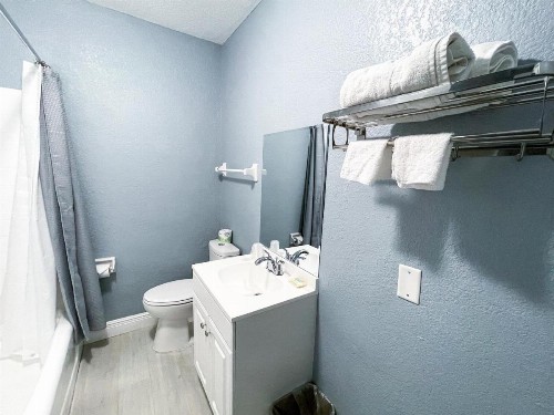 Sunrise Resort Motel South - image 24