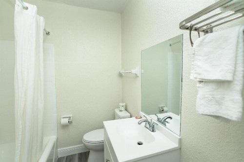 Sunrise Resort Motel South - image 31