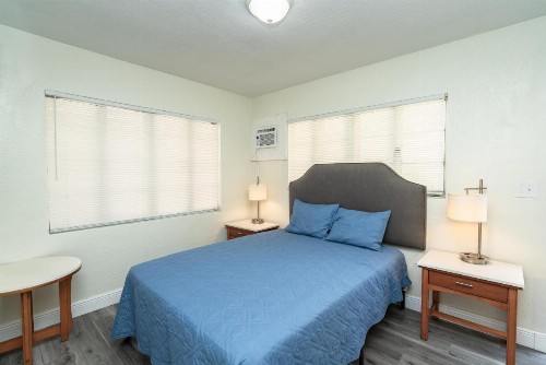 Sunrise Resort Motel South - image 35