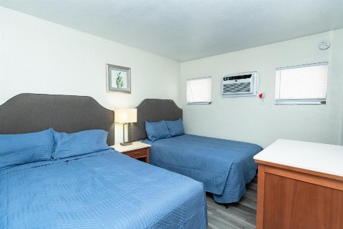 Sunrise Resort Motel South - image 37