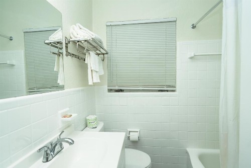 Sunrise Resort Motel South - image 39
