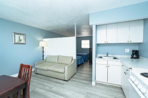 Sunrise Resort Motel South - image 9