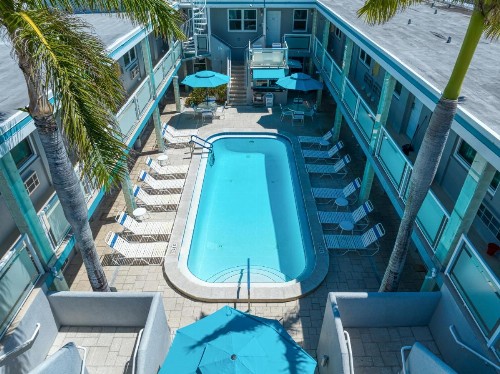 Camelot Beach Suites - image 1