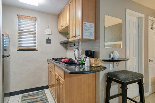 Camelot Beach Suites - image 11