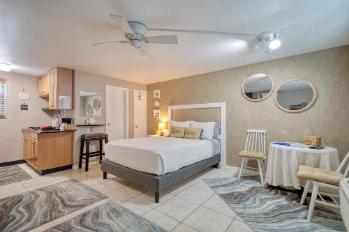 Camelot Beach Suites - image 12