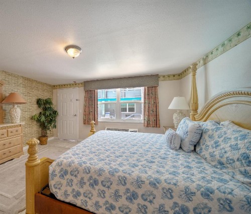 Camelot Beach Suites - image 15