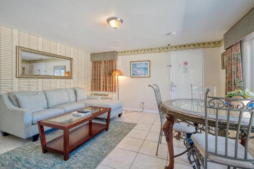 Camelot Beach Suites - image 16