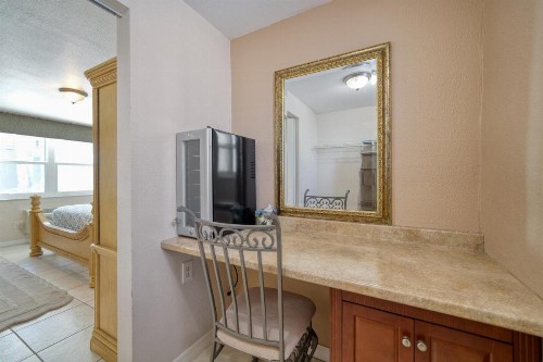 Camelot Beach Suites - image 18