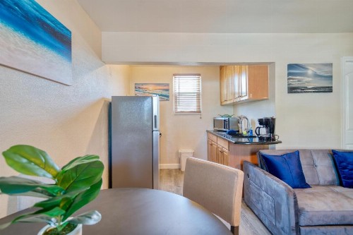 Camelot Beach Suites - image 19