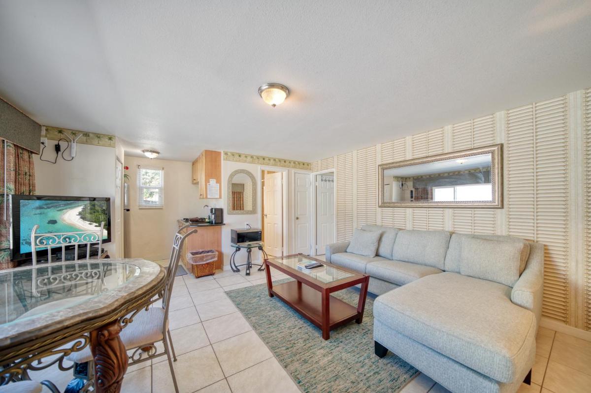Camelot Beach Suites - image 2