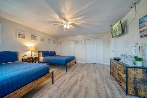 Camelot Beach Suites - image 20