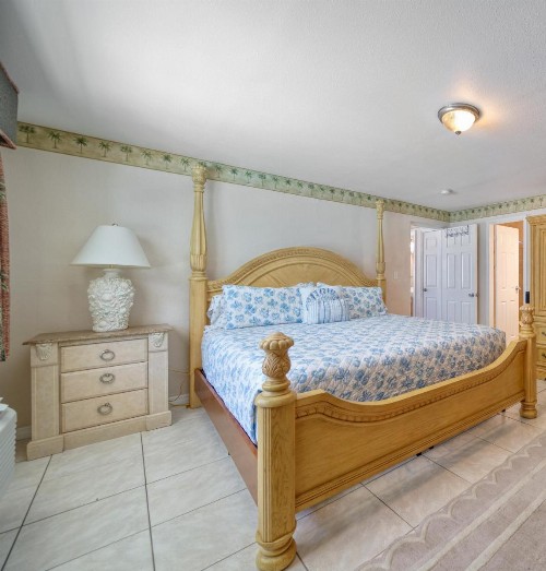Camelot Beach Suites - image 21