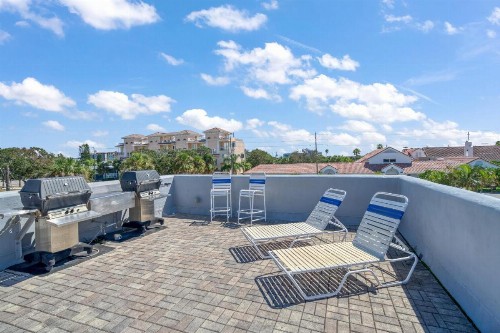 Camelot Beach Suites - image 25