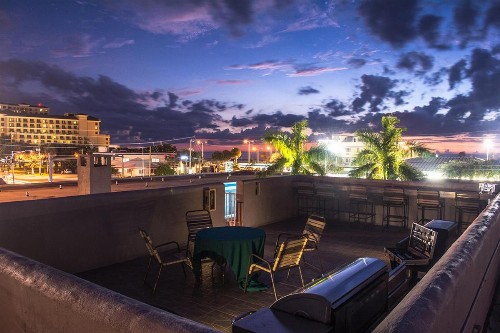 Camelot Beach Suites - image 5
