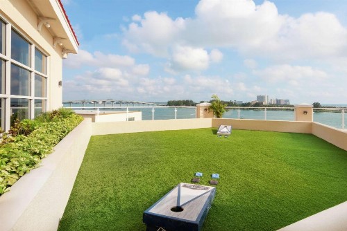 Hampton Inn and Suites Clearwater Beach - image 10