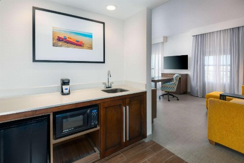 Hampton Inn and Suites Clearwater Beach - image 2