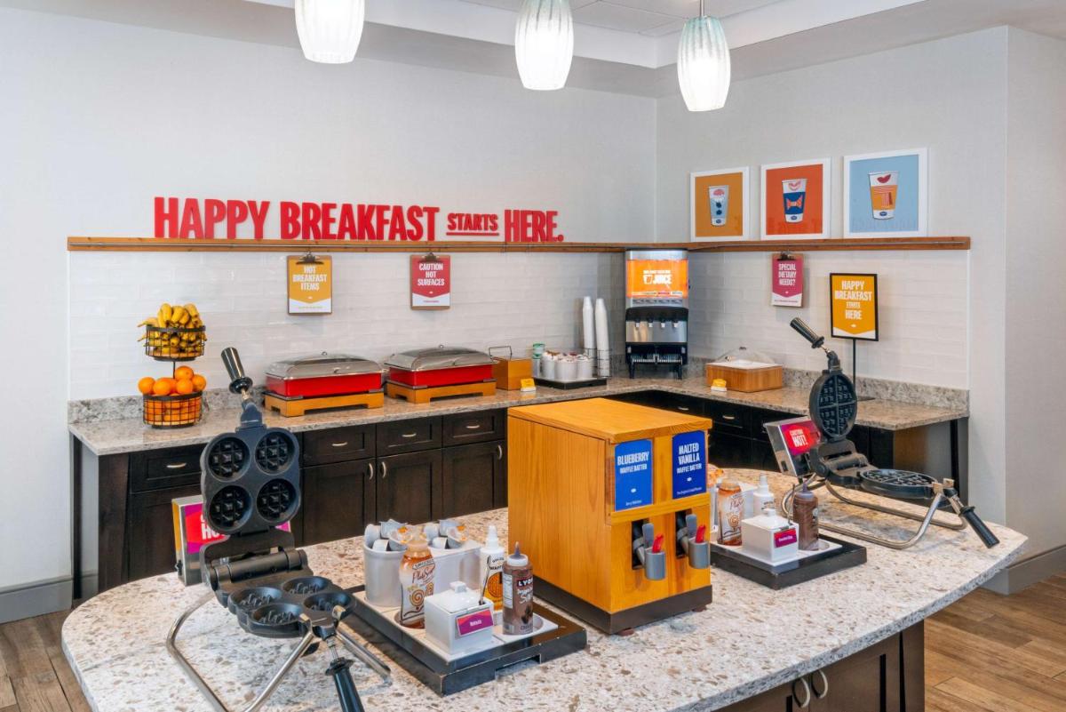 Hampton Inn and Suites Clearwater Beach - image 3