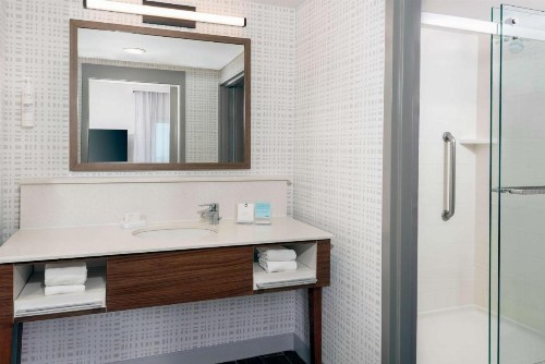 Hampton Inn and Suites Clearwater Beach - image 39