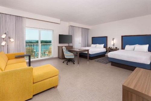 Hampton Inn and Suites Clearwater Beach - image 9