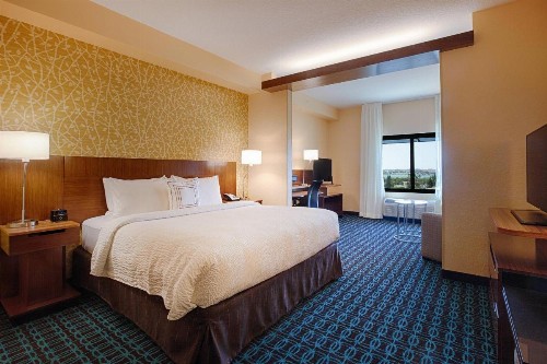 Fairfield Inn & Suites by Marriott Clearwater Beach - image 7