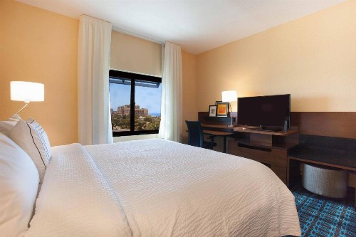 Fairfield Inn & Suites by Marriott Clearwater Beach - image 9