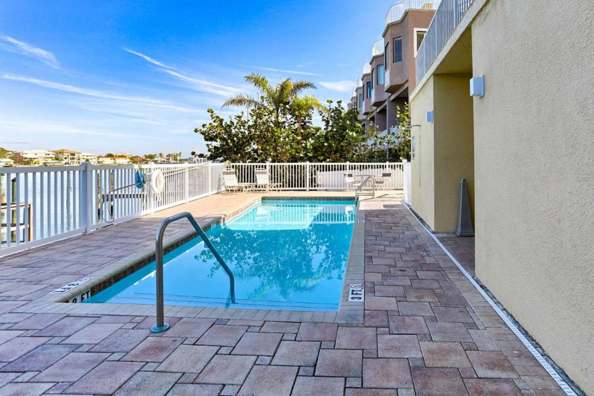 204 Bay Harbor - image 3