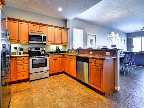 Harborview Grande 700 Waterfront Condo - image 2