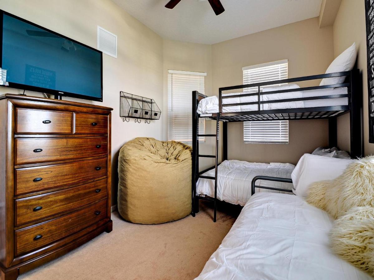 Harborview Grande 700 Waterfront Condo - image 3