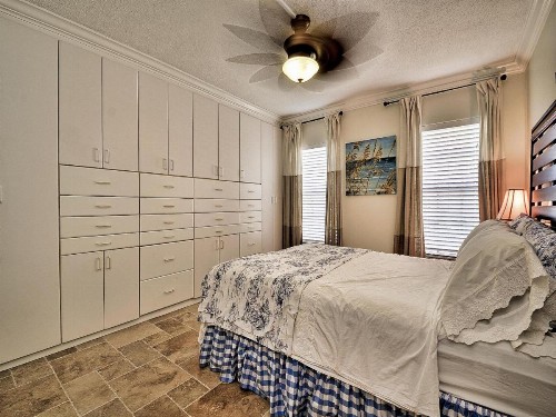 Island Flat 103 - image 10