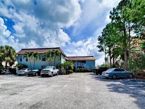 Island Flat 103 - image 14