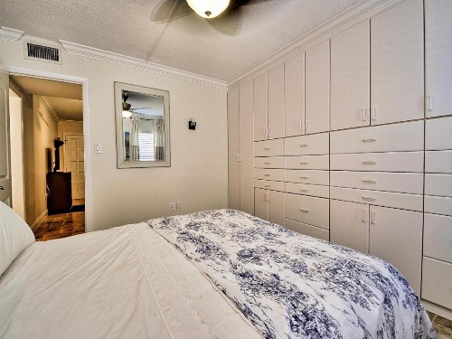 Island Flat 103 - image 16