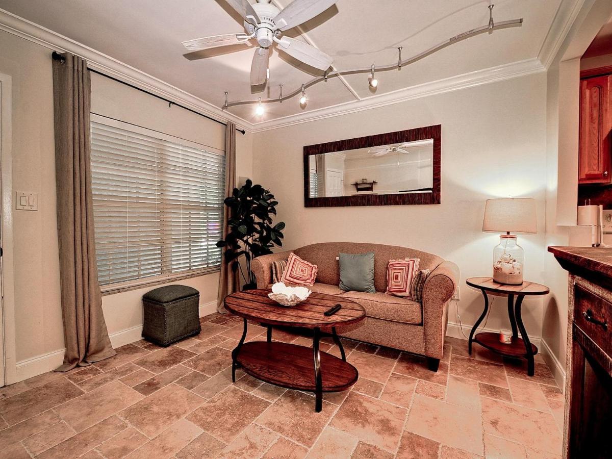 Island Flat 103 - image 4