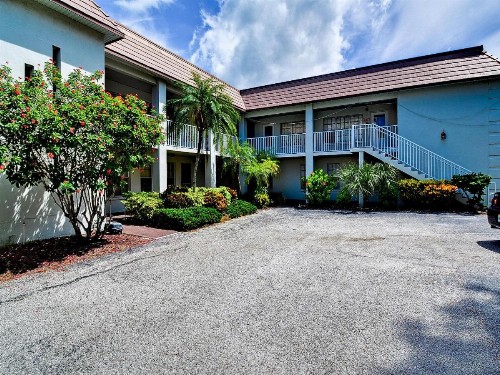 Island Flat 103 - image 7