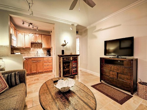 Island Flat 103 - image 9
