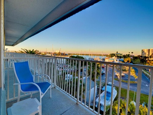 Bayside Condos 29 City and bay views 659 - image 9