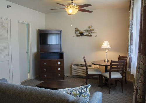 Palm Pavilion Inn - image 18