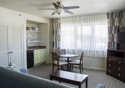 Palm Pavilion Inn - image 33