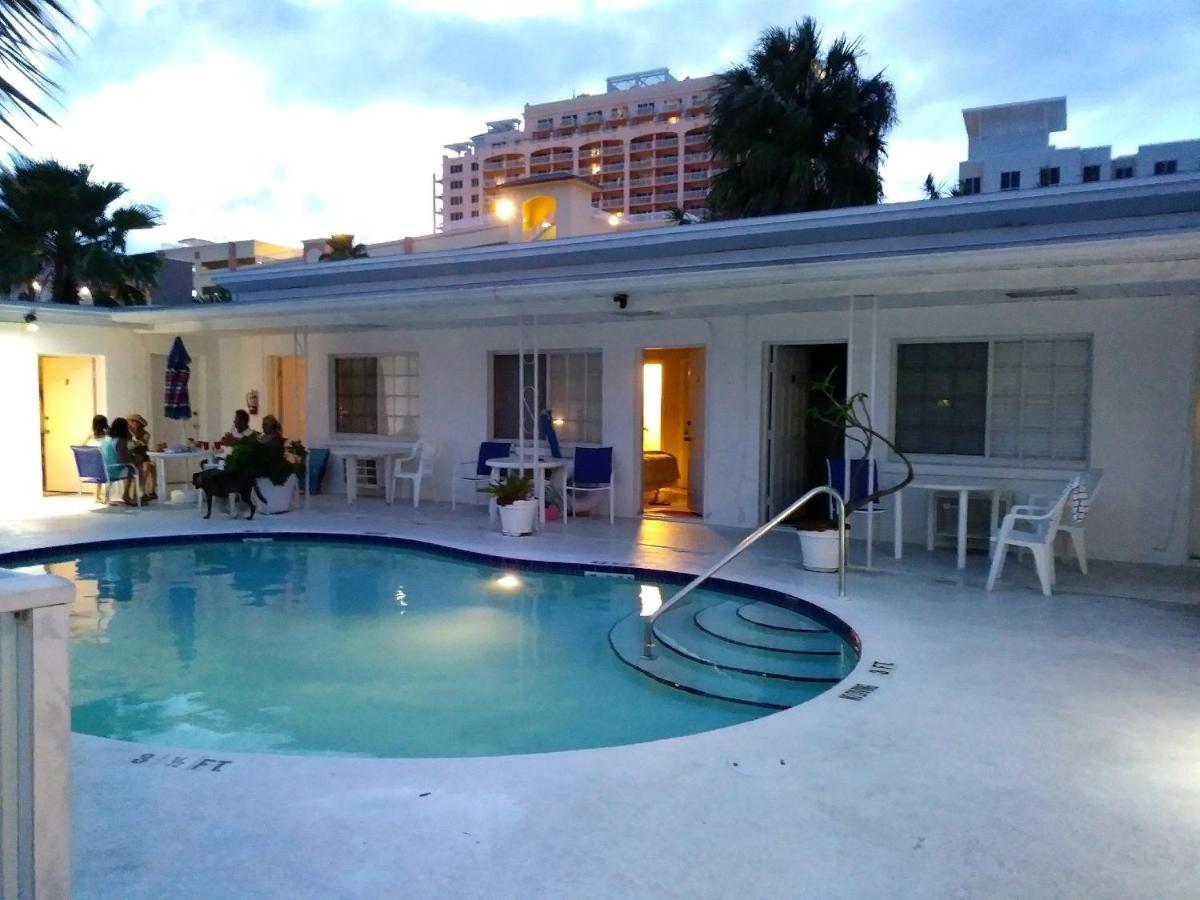 Tropical Sky Ranch Motel - image 3