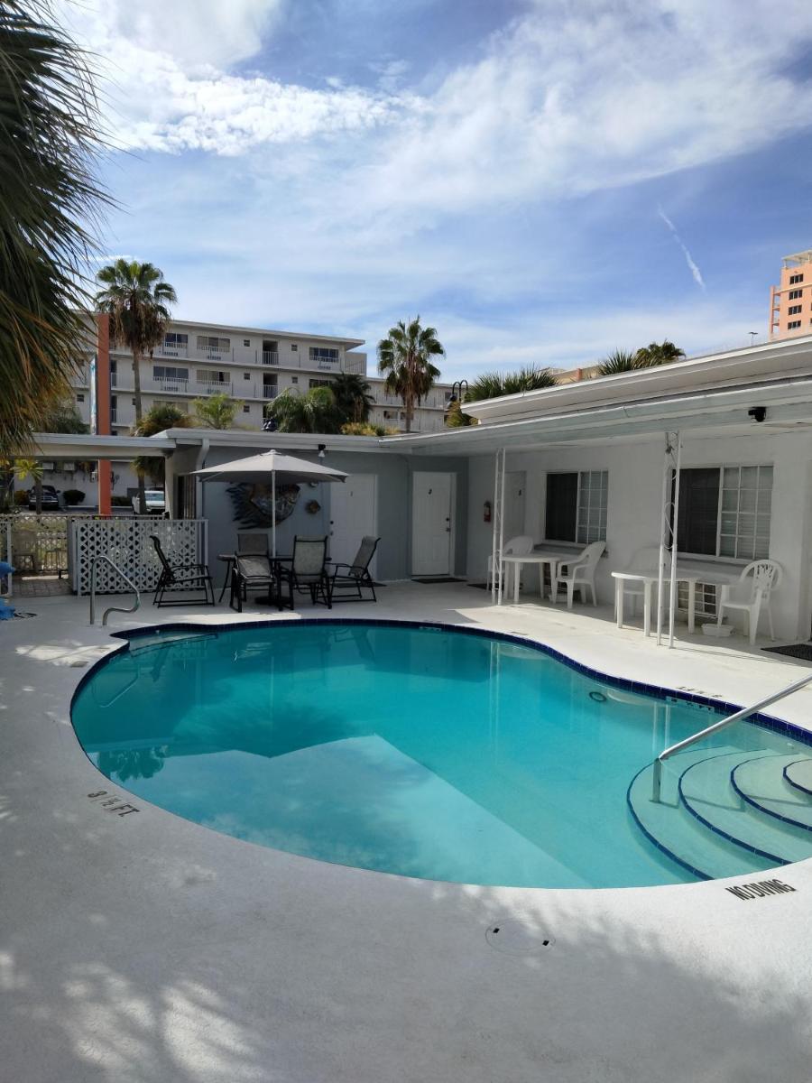 Tropical Sky Ranch Motel - image 7