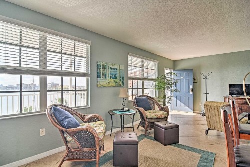 Coastal Condo with Pool Walk to Clearwater Beach! - image 10