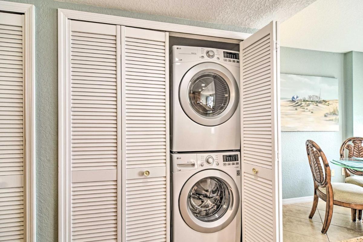 Coastal Condo with Pool Walk to Clearwater Beach! - image 6
