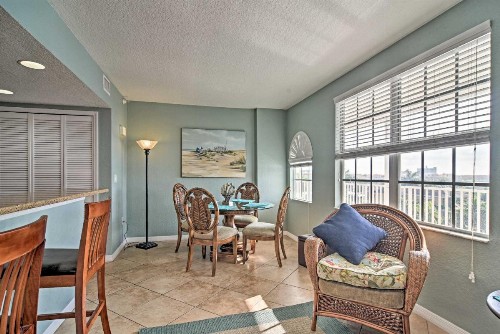 Coastal Condo with Pool Walk to Clearwater Beach! - image 7