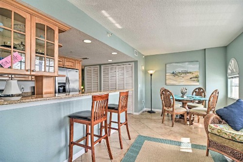 Coastal Condo with Pool Walk to Clearwater Beach! - image 8