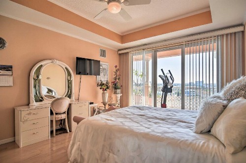 8th-Floor Penthouse Walk to Clearwater Beach - image 12