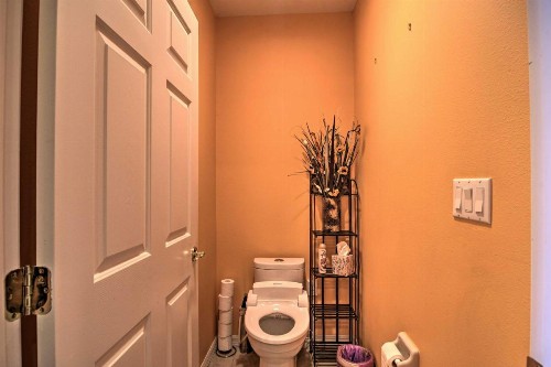 8th-Floor Penthouse Walk to Clearwater Beach - image 14